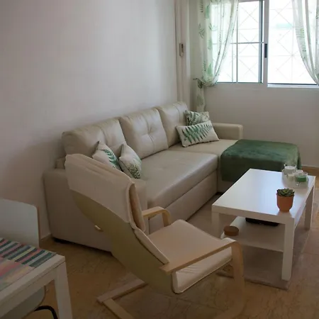 Huebsche Erdgeschosswohnung Mit Grossem Garten By Interhome