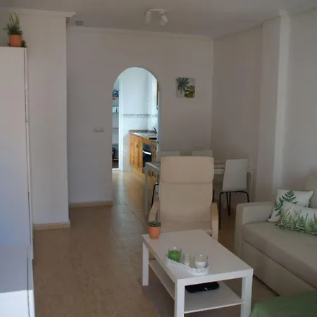 Huebsche Erdgeschosswohnung Mit Grossem Garten By Interhome * Torrevieja