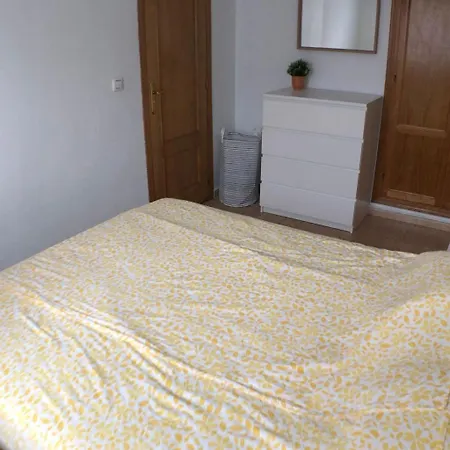 Huebsche Erdgeschosswohnung Mit Grossem Garten By Interhome Apartamento