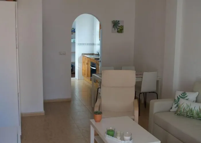Huebsche Erdgeschosswohnung Mit Grossem Garten By Interhome * Торевьиа