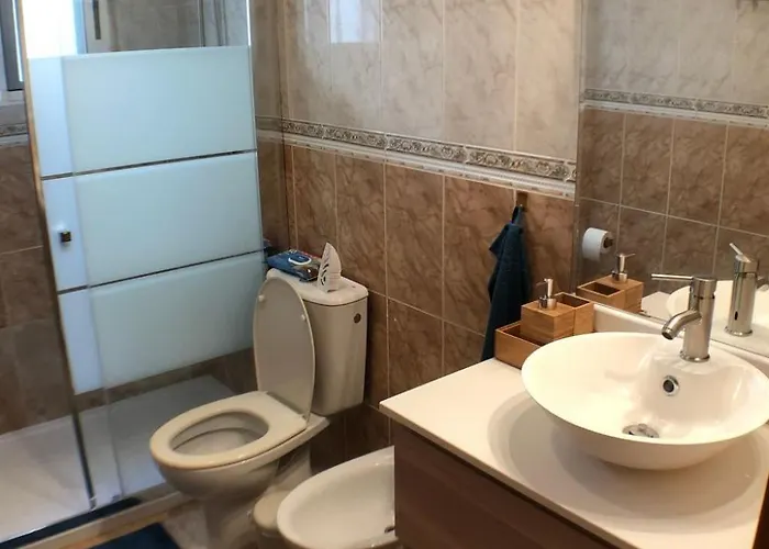 Huebsche Erdgeschosswohnung Mit Grossem Garten By Interhome Апартаменты *